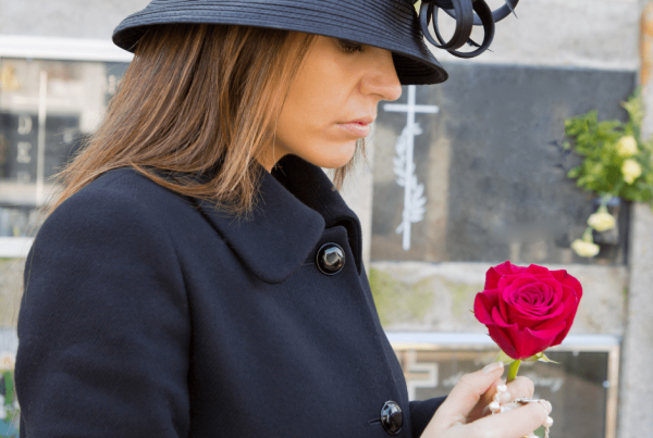 cat timp se tine doliu-min