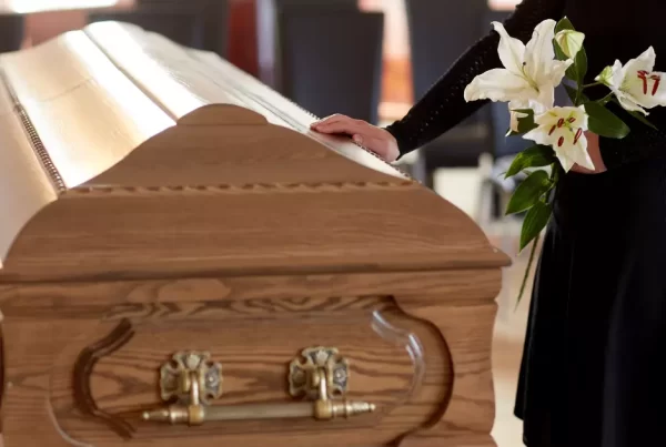 cum se imbraca persoana decedata