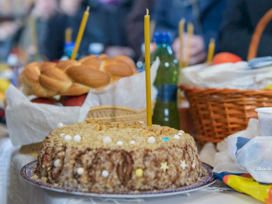 Parastase și pomeni – care este diferența între ele?